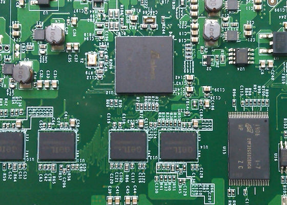 Type de PCB de montage supérieur avec une taille de trou minimale de 0,2 mm à un niveau compétitif